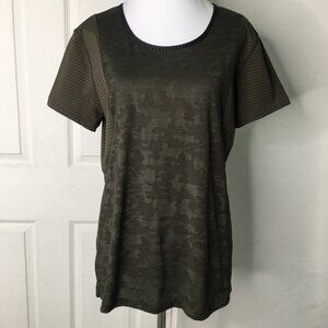 Lululemon Women's Army Greem Camo Short Sleeve T Shirt Round Neck Size 8